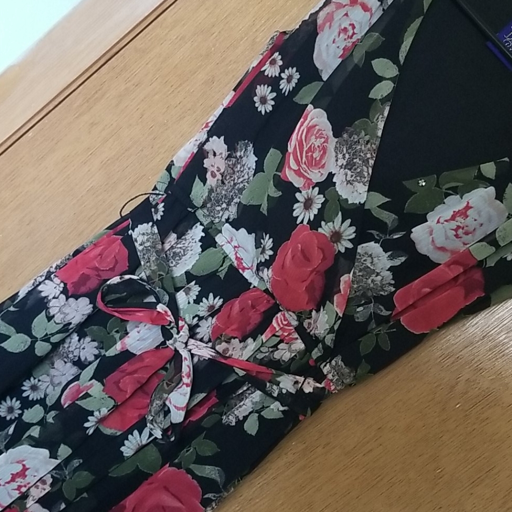 Dress - Picture 2 of 2